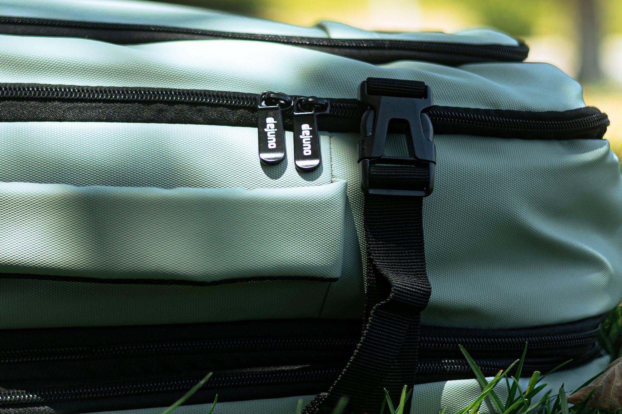 Weekender buckle and strap detail